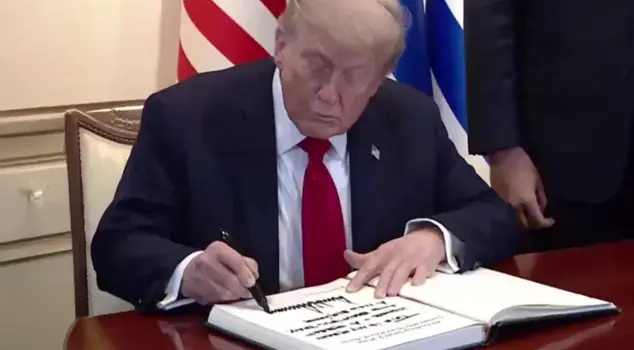 Trump is in the Israeli Parliament! He wrote in the notebook, 