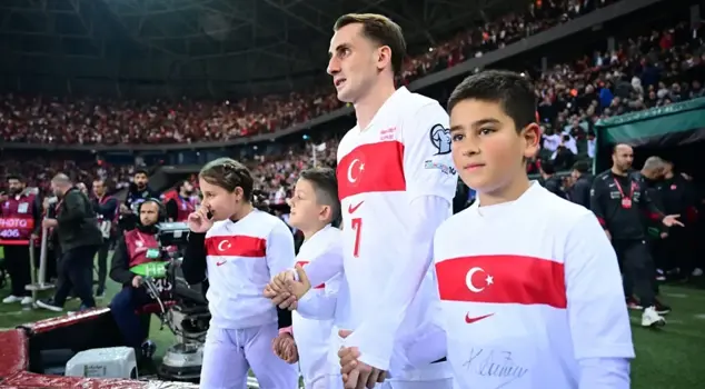 The Turkish National Football Team took the field with Palestinian children for the match.