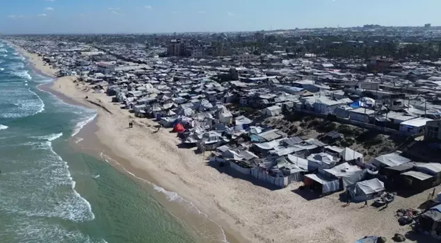 После прекращения огня в Газе тысячи палестинских семей продолжают оставаться в палатках.
