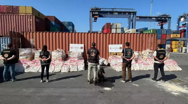 Joint operation between Turkey and Spain: 1.7 tons of cocaine seized.