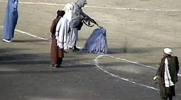 The person who killed his pregnant wife and a man was executed in the stadium.