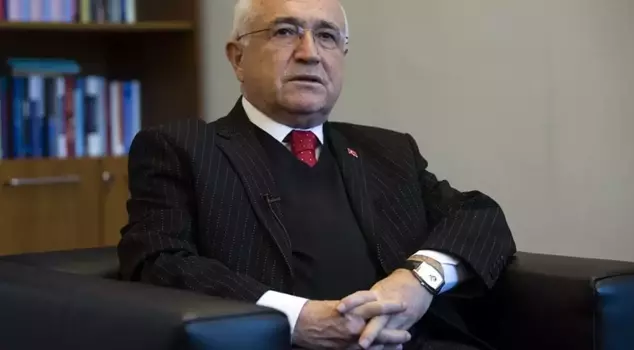 Scandalous claim! While thinking he was messaging Cemil Çiçek, he asked for a favor from the wrong person.