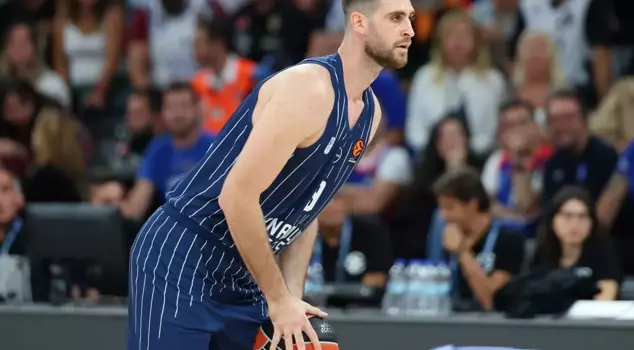 Star player Georgios Papagiannis has ended the season at Anadolu Efes.