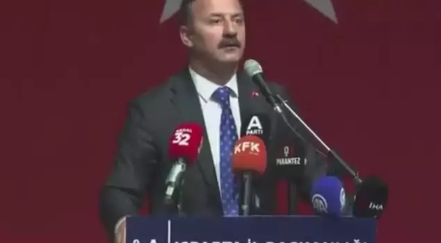 Yavuz Ağıralioğlu, who was caught in an earthquake while on stage, gave a shocking response: 