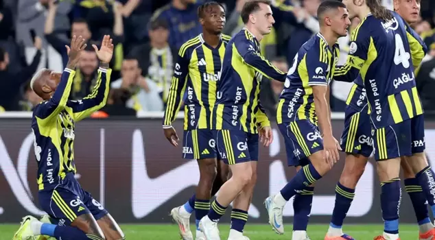 Fenerbahçe claims the crucial 3 points with its stars.