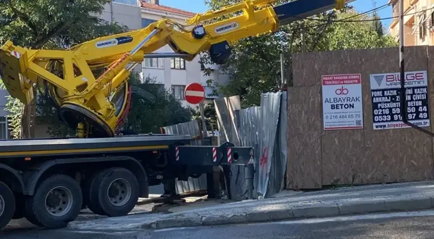 Scary accident at the construction site in Acıbadem: Crane toppled over at the construction area.