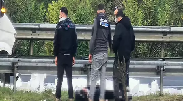 Terrible accident in İzmir: 1 dead and 4 injured in a car that crashed into a minibus with a flat tire.
