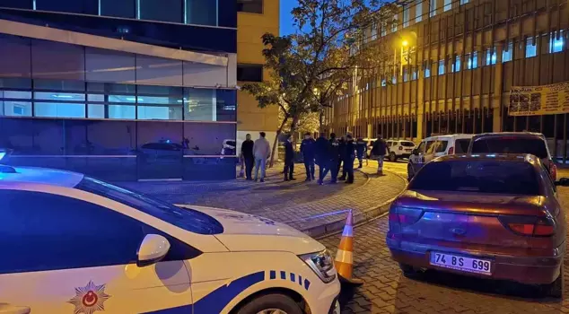 Tragic incident in front of the hospital! Retired police officer shot himself.