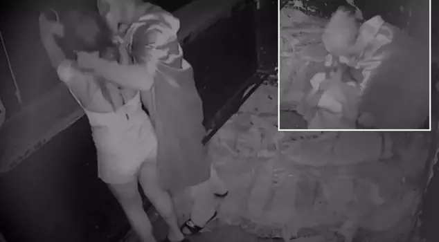 The haunted house employee made the young woman experience a nightmare! They laid her on the ground and applied electric shock.