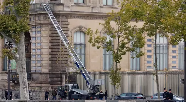 They shared the crane used in the Louvre heist: It quietly carries your jewels.