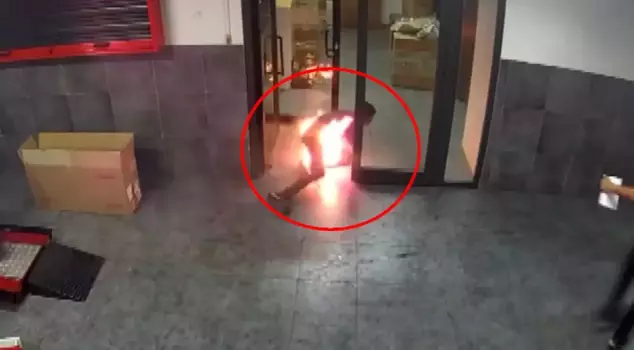 Image from Turkey: 16-year-old boy set his 15-year-old coworker on fire.