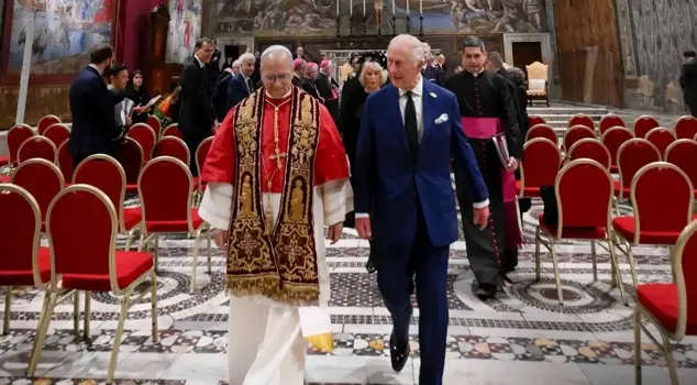 A first in 5 centuries in the Vatican! The English King prayed with the Pope.