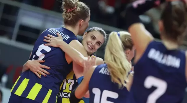 Fenerbahçe Medicana did not give a set to Beşiktaş Ayos in the Vodafone Sultanlar League.