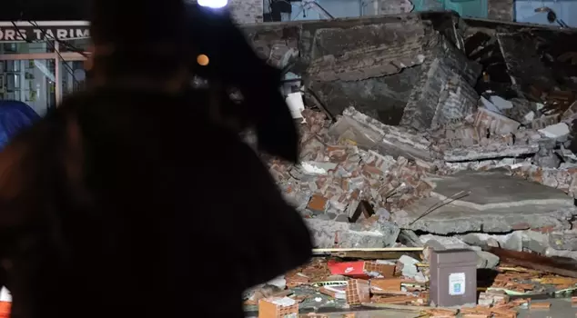 The destruction from the Balıkesir earthquake has been captured on camera.