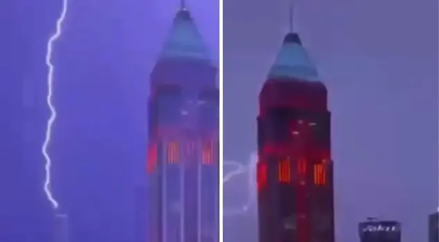 Lightning struck the top of the Istanbul Financial Center.