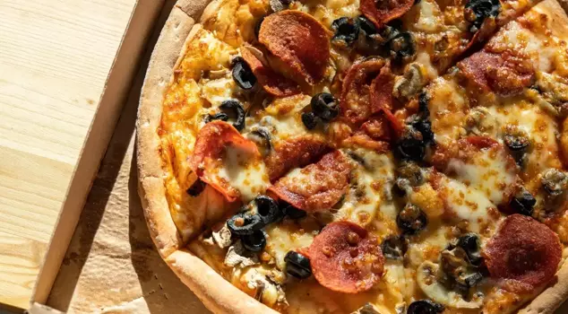 The world-famous pizzeria is closing its branches one by one.