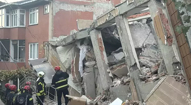 A six-story building has collapsed in Gebze! There are 7 people trapped under the rubble.