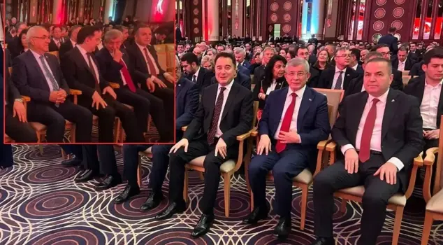 All eyes turned to the place where Davutoğlu and Babacan also arrived.