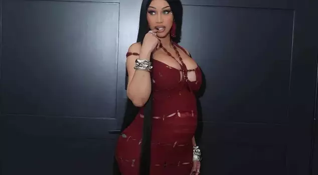 Cardi B's hygiene confession during the live broadcast caused shock.