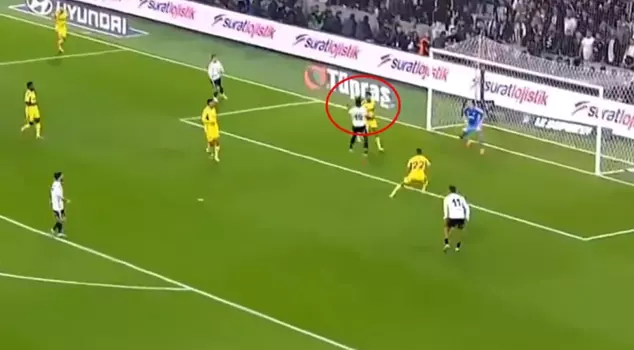 A historic goal in the derby!