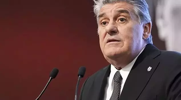 As soon as the derby ended, Serdal Adalı called Orkun Kökçü to his office.