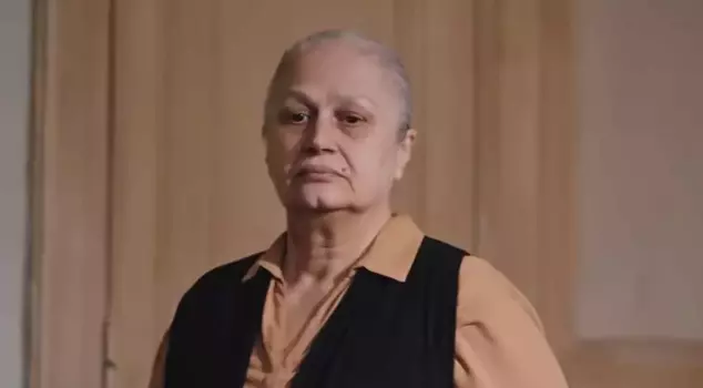 Nihal is living a peaceful life in her modest apartment.