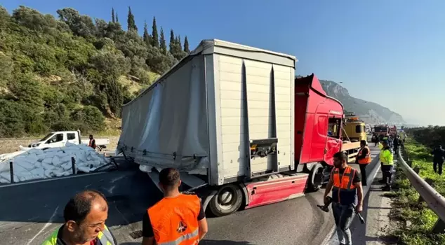 Chain collision on the Anatolian Highway! The road is closed to traffic.