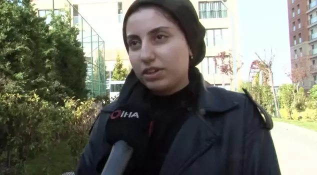 A university student wearing a headscarf was insulted by her professor: 