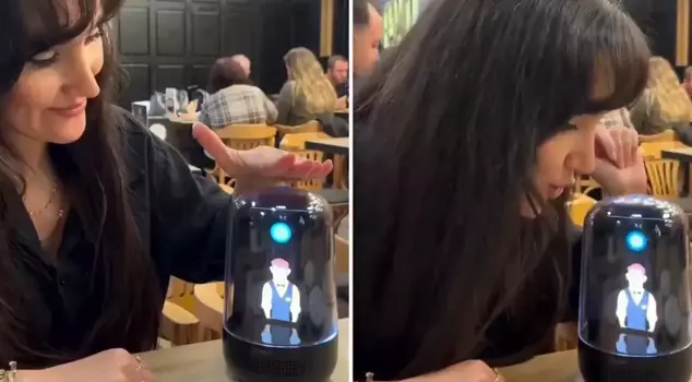 They place the döner orders by saying them into this box.