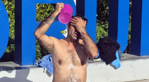 In Bodrum, he took a shower in the square to protest against the water shortage.