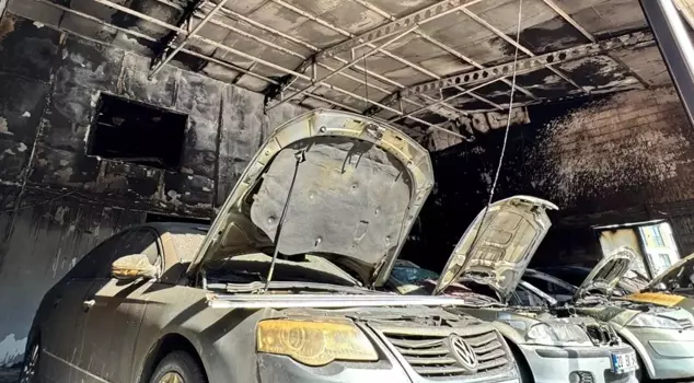 The car dealership was set on fire: 5 cars were damaged.