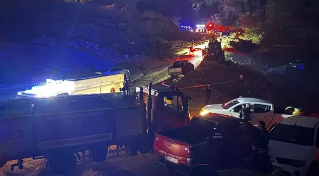 Landslide at a stone quarry in Ordu: 2 workers trapped under the rubble.