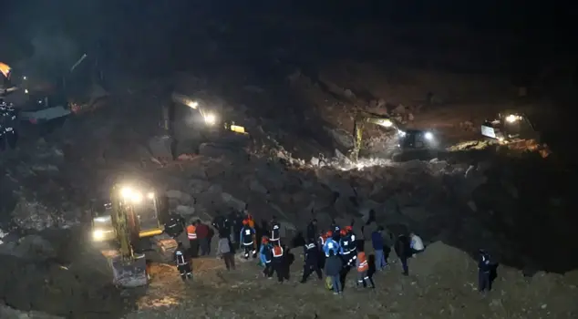 In Ordu, the lifeless body of one worker was retrieved from the quarry collapse.