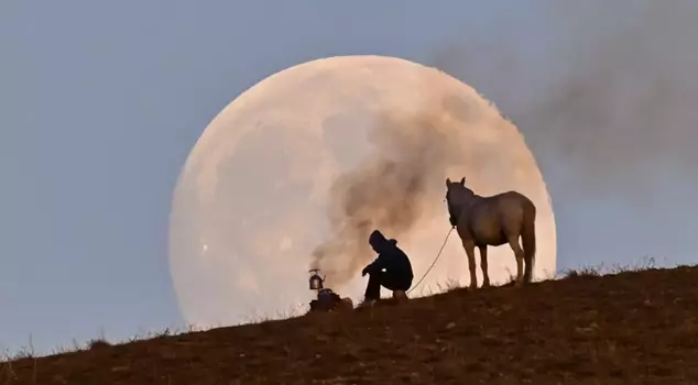 It was taken in Van, and everyone is sharing this shot.