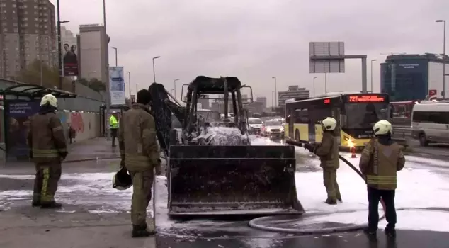 A construction machine caught fire on the E5 in Istanbul, causing traffic congestion.