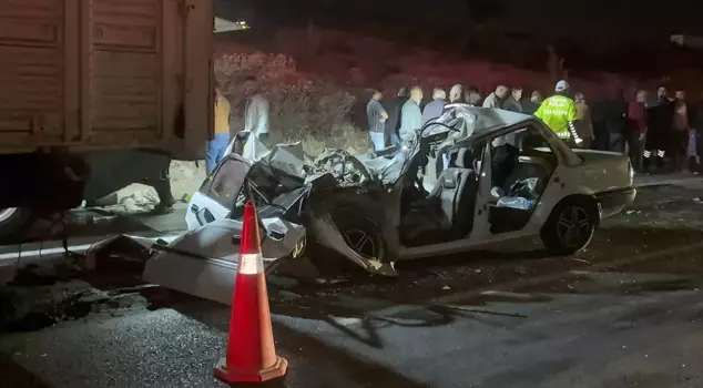 A car crashed into the back of a truck in Gaziantep: 3 dead.
