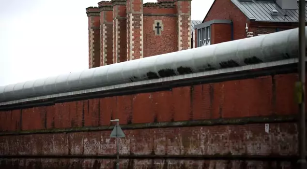 Prison crisis in England: 2 inmates were accidentally released within a week.