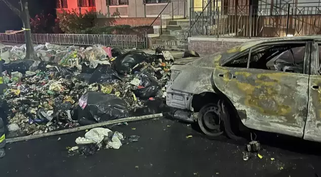 Explosion in vehicle in New York: 7 firefighters injured.