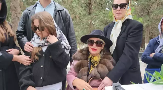 Banu Alkan bid farewell to her brother with tears: 