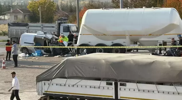 Tragic accident in Ankara! The car was totaled, and a family of three has been lost.