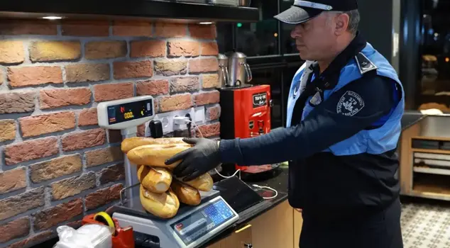 There are such tradespeople too! The teams that weighed the bread thanked the business owner.