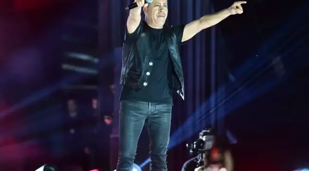 Stabbing fight at Haluk Levent concert! 1 person injured.