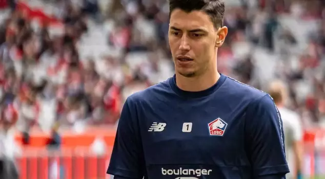 Berke Özer has once again made headlines in France, but this time not for his success.