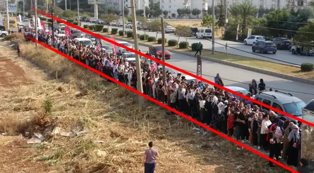 Discount frenzy: Those who heard the news rushed to the queue in front of the store.