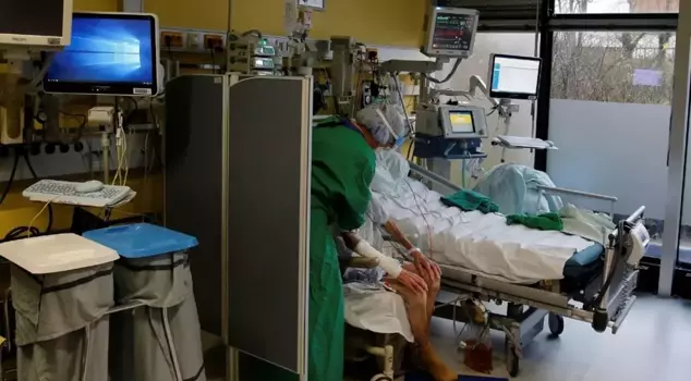 Intensive care unit horror! He removed the ventilator from the patient he was sharing a room with.