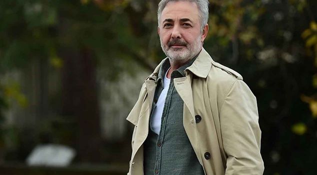 Mehmet Aslantuğ was spotted with his new girlfriend after a long time.