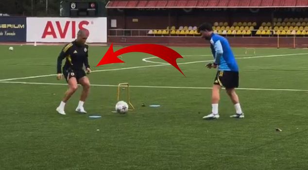 What a change! Emre Mor, once the star of a certain era, is now working alone.