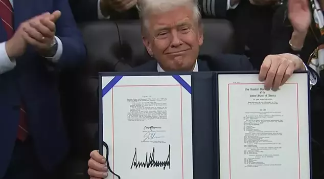 The government in the U.S. reopened after 43 days! Trump signed the bill.