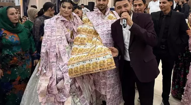 At the wedding, they dressed the bride and groom in vests made of money and placed crowns on their heads.