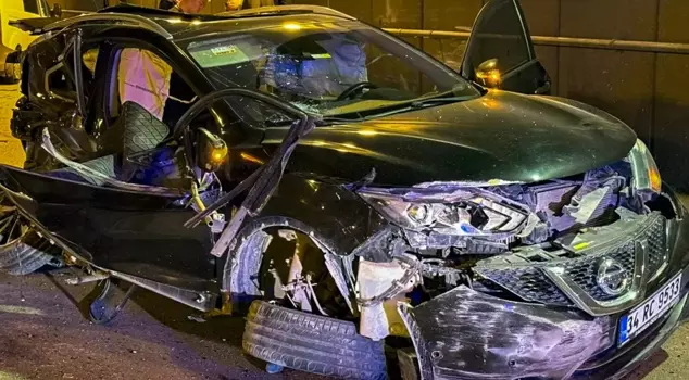 A car collided head-on with a pickup truck: 2 dead, 1 injured.